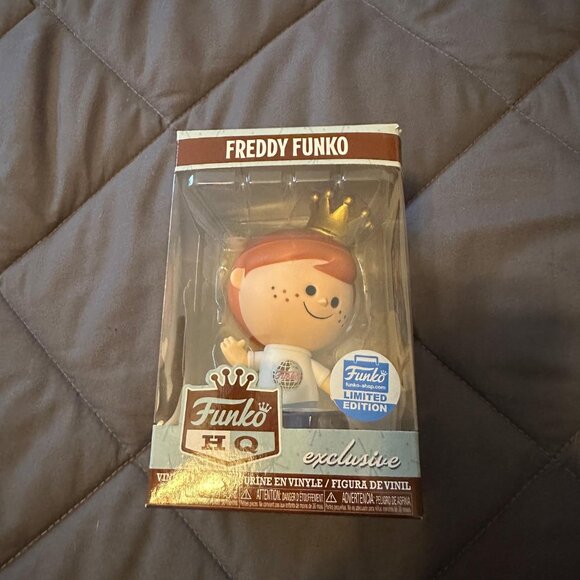 Funko Pop! Freddy Funko (HQ Globe) - Picture 2 of 5